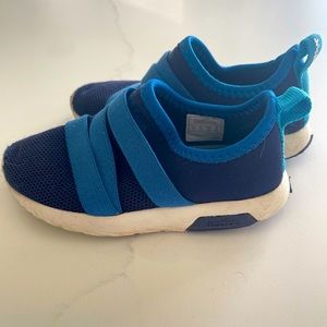 Boys Native Runner Slip On Shoe size 9 Blue